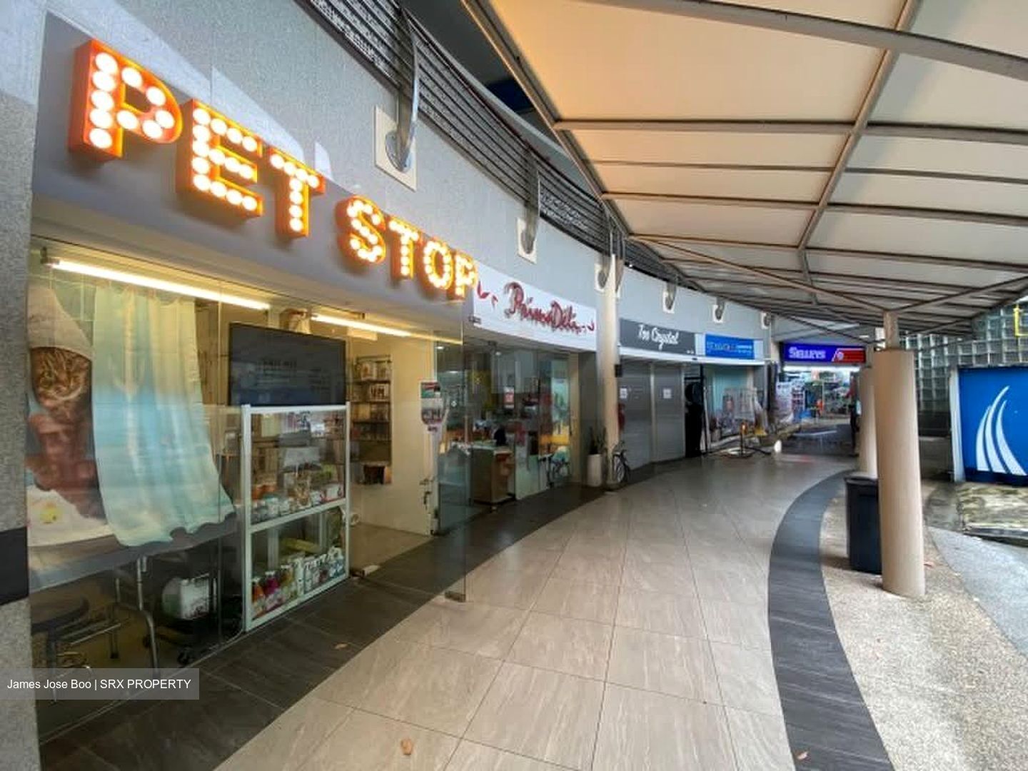 Elias Mall (D18), Retail #584082441